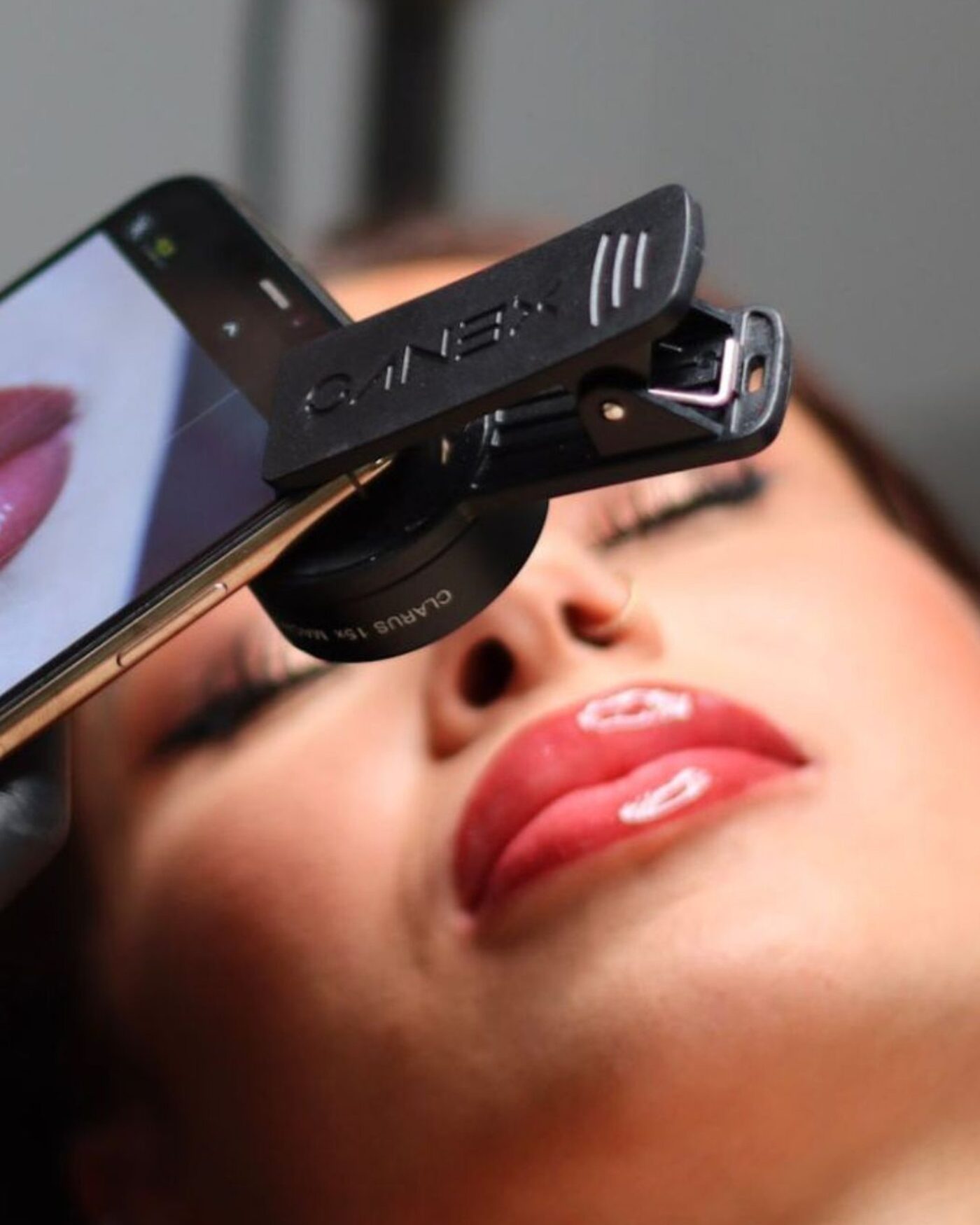 Nahaufnahme harmonisch pigmentierter Lippen nach einer Lippenpigmentierung bei Ambiente NK Elite Academy